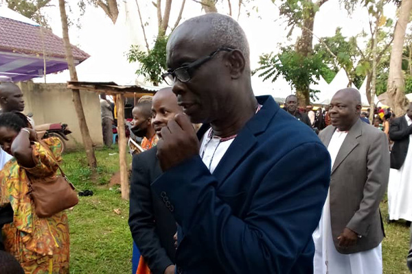 Omutaka Kayiira nga abuuza ku balamazi Image
